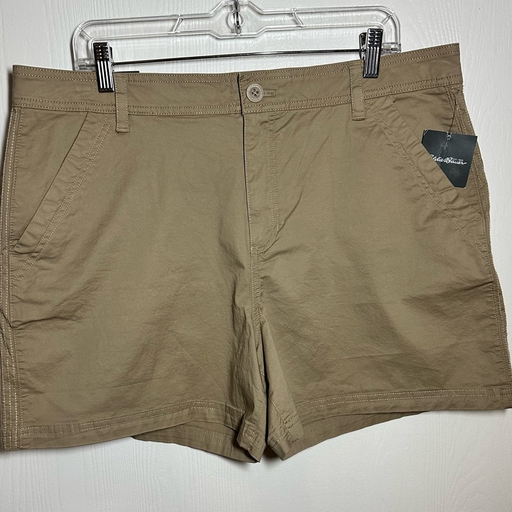 Eddie Bauer Womens Aspire Chino Shorts in Light Khaki